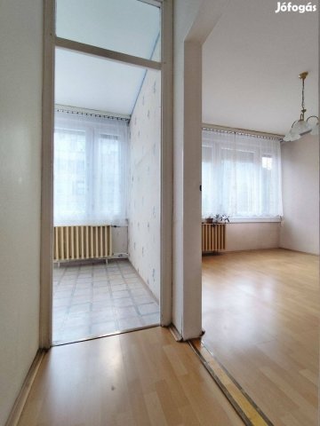 Eladó téglalakás, Dombóváron 28 M Ft, 2 szobás