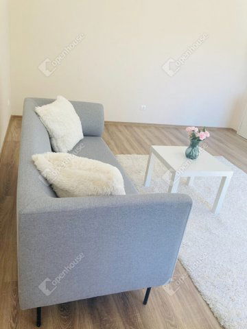 Eladó téglalakás, Tatabányán 0.18 M Ft, 3 szobás