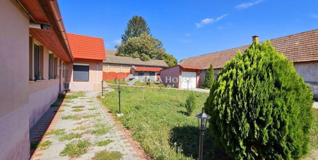 Eladó családi ház, Bátaszéken 22.99 M Ft, 4 szobás