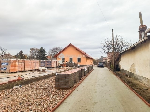 Eladó ikerház, Monoron 99.9 M Ft, 5 szobás / költözzbe.hu