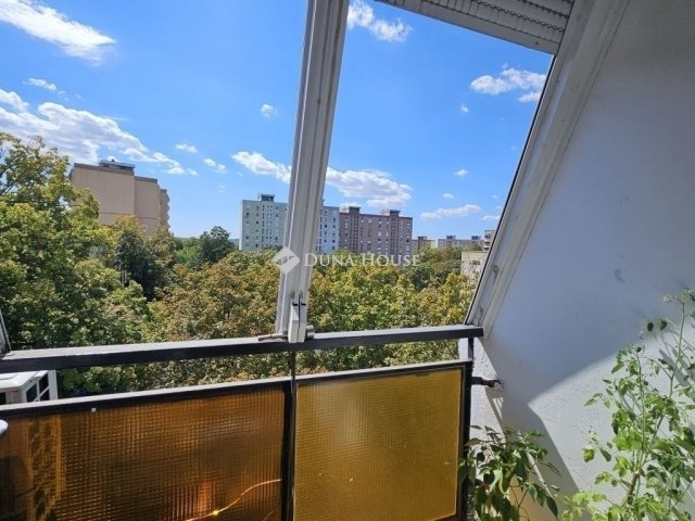 Eladó panellakás, Pécsett 47.9 M Ft, 3 szobás