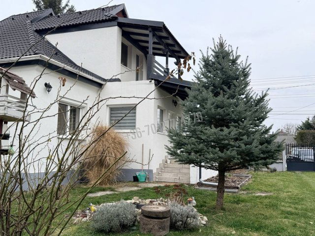 Eladó családi ház, Oroszlányban 99 M Ft, 3 szobás