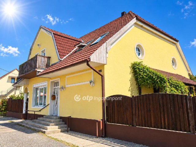 Eladó családi ház, Csöglén 31.9 M Ft, 5+1 szobás