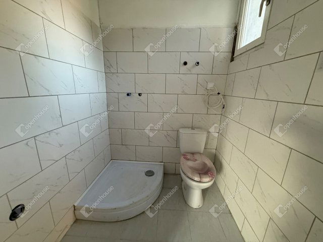 Eladó családi ház, Meggyeskovácsin 15.9 M Ft, 1 szobás