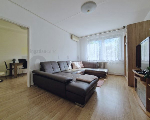 Eladó panellakás, Szegeden 53.5 M Ft, 3 szobás