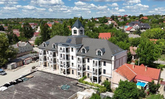 Eladó téglalakás, Balatonkenesén 94.5 M Ft, 2 szobás