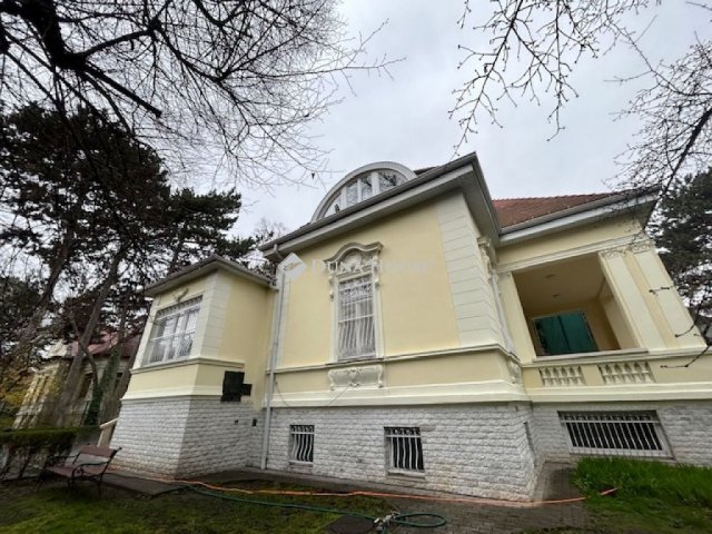 Eladó családi ház, XVI. kerületben, Hunyadvár utcában