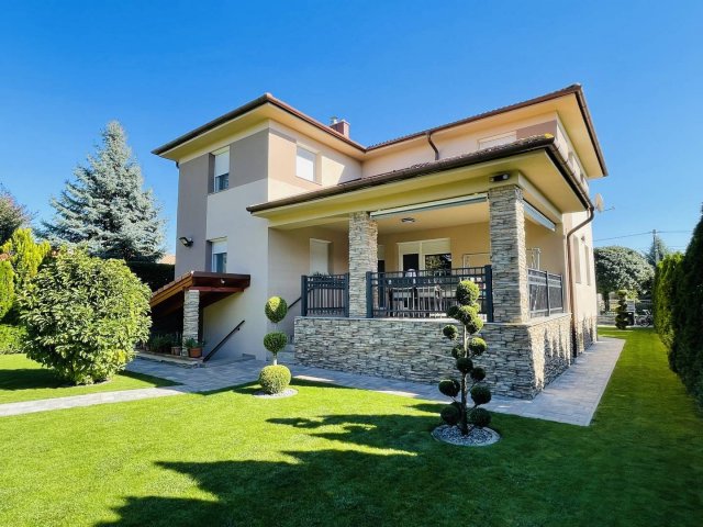Eladó családi ház, Mosonmagyaróváron 188 M Ft, 5 szobás