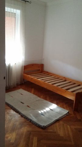 Kiadó téglalakás, albérlet, Pécsett, Vargha Damján utcában