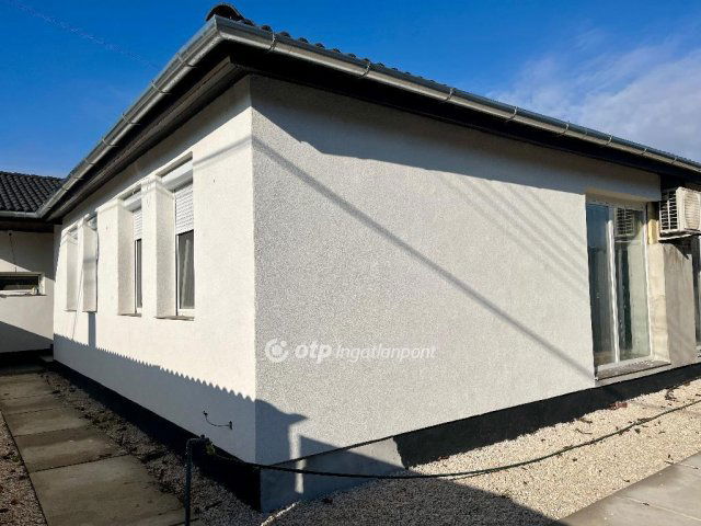 Eladó családi ház, Cegléden 117 M Ft, 3 szobás