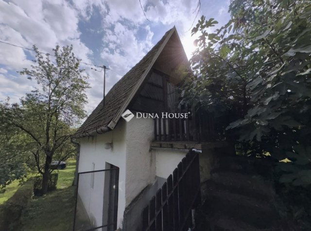 Eladó családi ház, Keszün 5.9 M Ft, 2 szobás