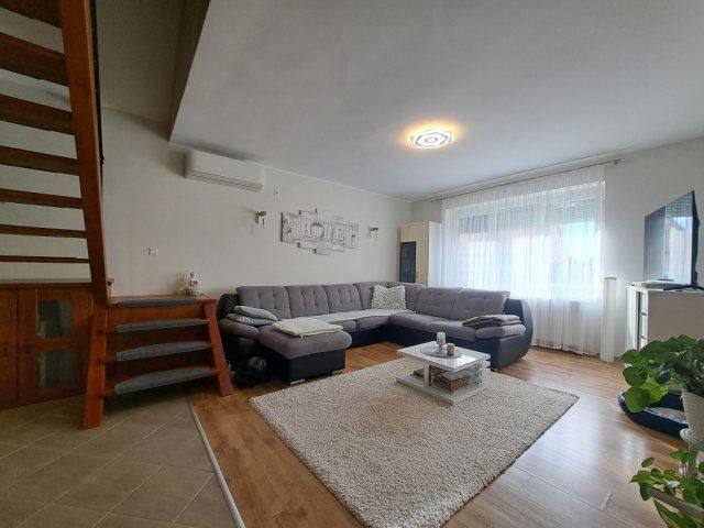 Eladó családi ház, Baján 118 M Ft, 6 szobás