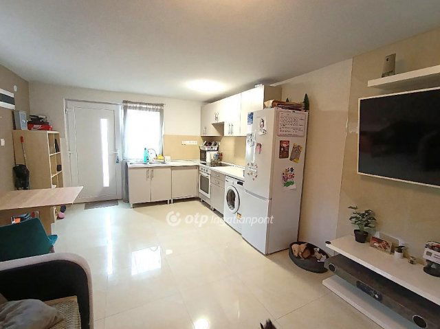 Eladó családi ház, Érden 249.9 M Ft, 10 szobás