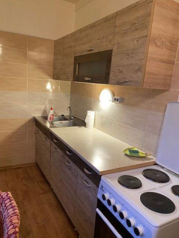 Kiadó panellakás, albérlet, Tatabányán 160 E Ft / hó, 2 szobás