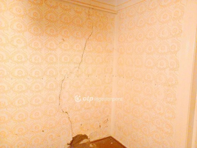 Eladó családi ház, Kisújszálláson 8.5 M Ft, 3 szobás