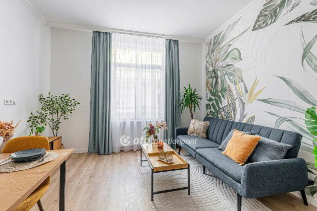 Eladó téglalakás, Budapesten, VI. kerületben 59 M Ft, 1 szobás