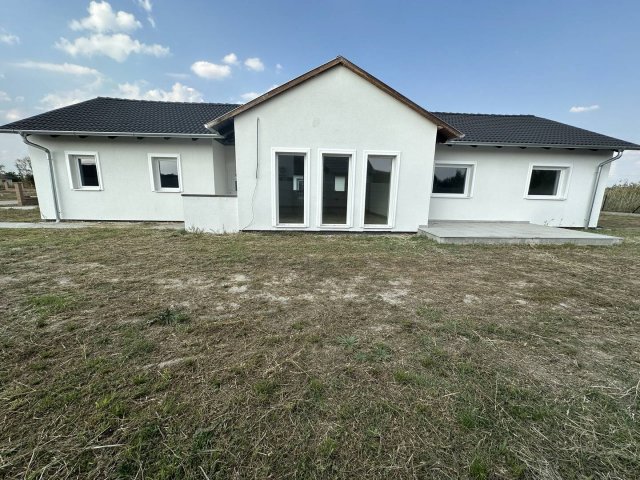 Eladó családi ház, Ráckevén 84.9 M Ft, 4 szobás
