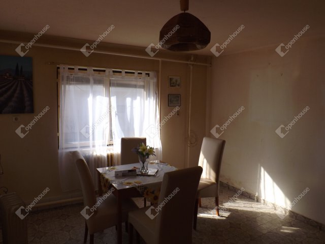 Eladó családi ház, Somlószőlősön 39.8 M Ft, 4 szobás