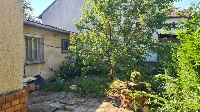Eladó családi ház, Szegeden 56.9 M Ft, 2 szobás