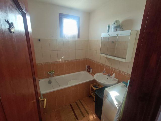Eladó családi ház, Komáromban 47 M Ft, 3 szobás