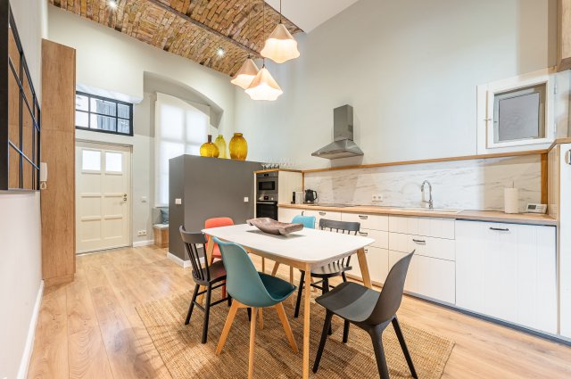 Kiadó téglalakás, albérlet, VI. kerületben, Andrássy úton