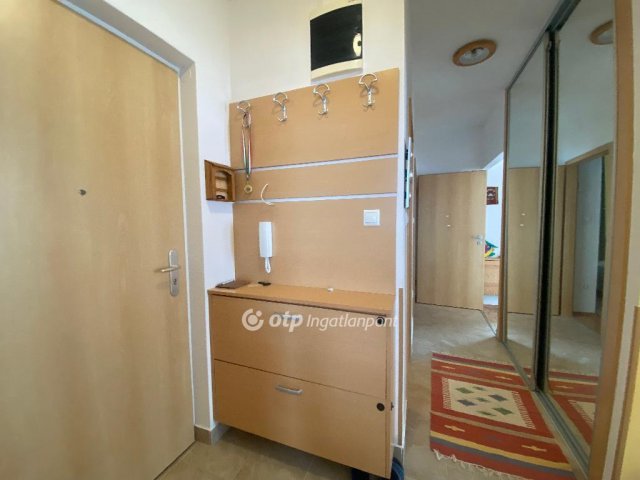 Eladó téglalakás, Siófokon 121 M Ft, 1+1 szobás