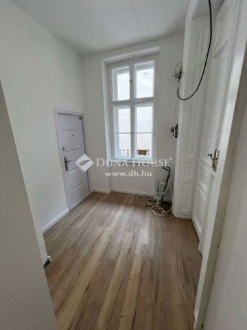 Eladó téglalakás, Budapesten, IX. kerületben 32 M Ft, 1 szobás