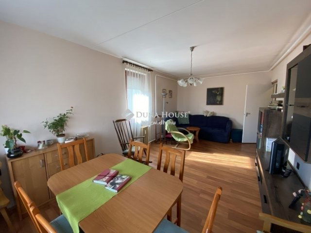 Eladó panellakás, Pécsett 36.9 M Ft, 2 szobás
