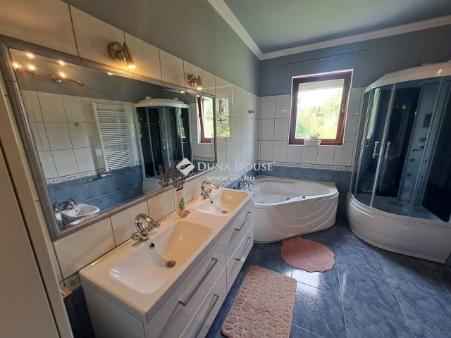 Eladó családi ház, Kecskeméten 149 M Ft, 5 szobás