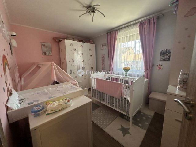 Eladó családi ház, Nagyvenyimen 92 M Ft, 4 szobás