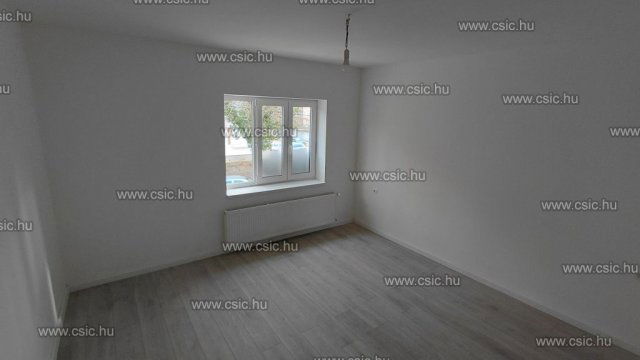 Eladó téglalakás, Vácon 89 M Ft, 2+1 szobás