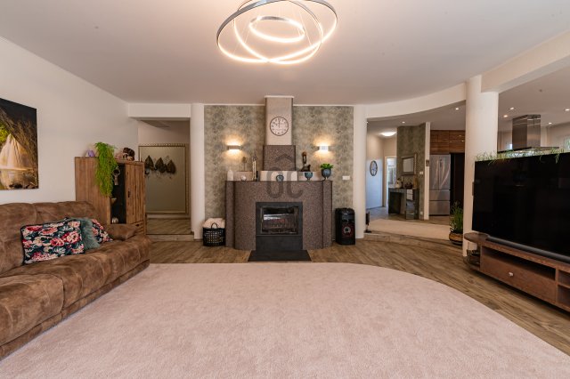 Eladó családi ház, Pilisvörösváron 339 M Ft, 5 szobás