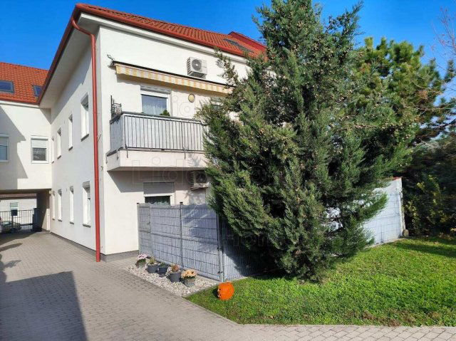 Eladó téglalakás, Győrött 47.9 M Ft, 3 szobás