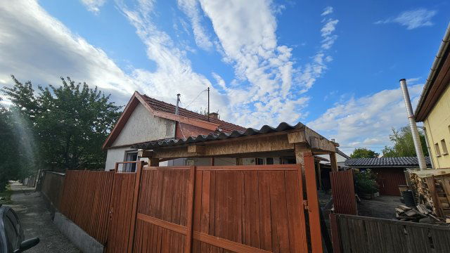 Eladó családi ház, Jászberényben 30.99 M Ft, 2 szobás