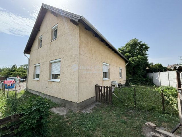 Eladó családi ház, Tatán 85 M Ft, 7 szobás