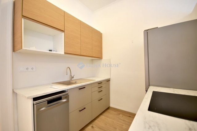 Kiadó téglalakás, albérlet, Budapesten, I. kerületben, 3 szobás