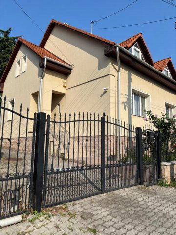 Eladó családi ház, Egerben 145 M Ft, 6 szobás