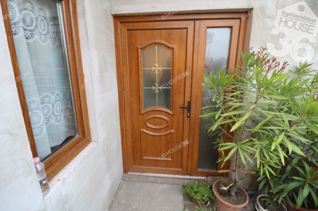 Eladó családi ház, Akasztón 17.65 M Ft, 2 szobás