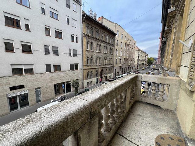 Eladó téglalakás, VII. kerületben, Vörösmarty utcában