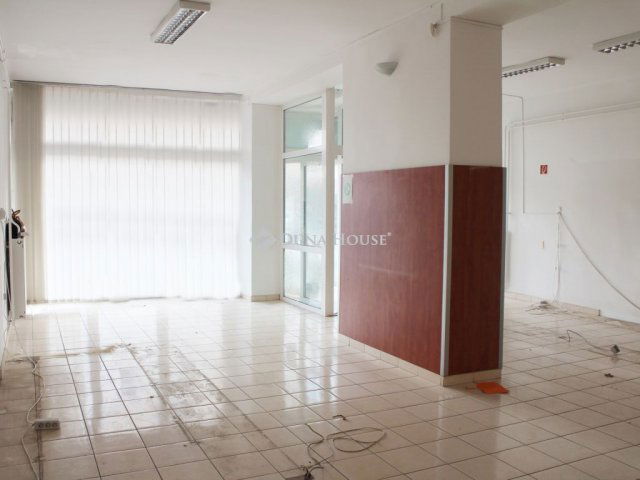 Kiadó üzlethelyiség, Nyíregyházán 365 E Ft / hó