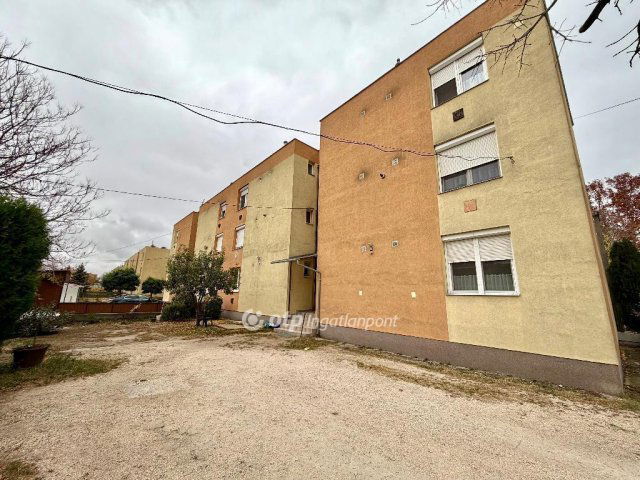 Eladó téglalakás, Kecskeméten 49.9 M Ft, 2+1 szobás