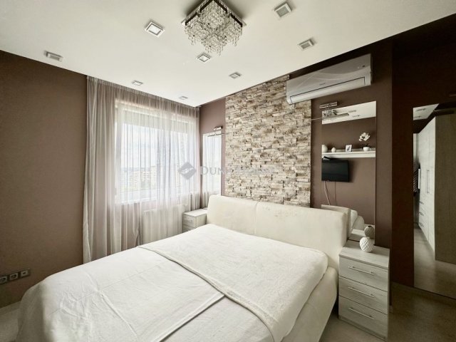 Eladó téglalakás, Pécsett 125 M Ft, 3 szobás