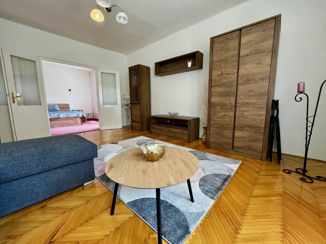 Kiadó téglalakás, albérlet, Pécsett 180 E Ft / hó, 2 szobás
