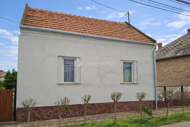 Eladó családi ház, Dombóváron, Táncsics Mihály utcában
