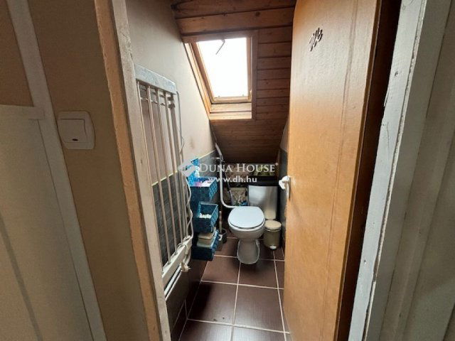 Eladó családi ház, Mogyoródon 136.5 M Ft, 10 szobás