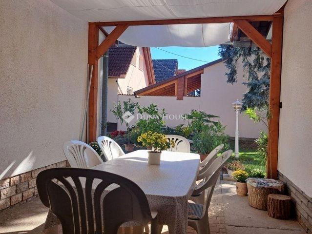 Eladó családi ház, Bólyban 89.9 M Ft, 5 szobás