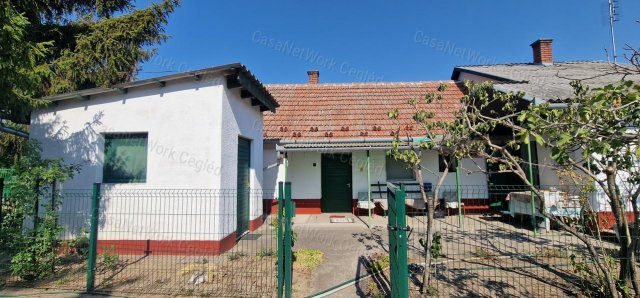 Eladó családi ház, Csemőn 28 M Ft, 2 szobás