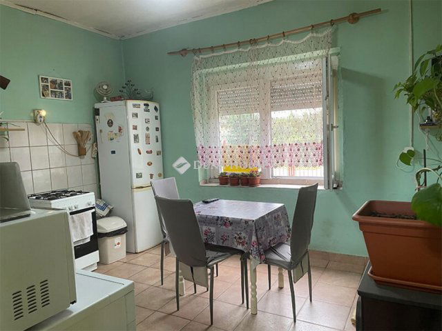Eladó családi ház, Bátmonostoron 8.9 M Ft, 1 szobás