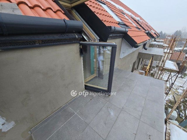 Eladó téglalakás, Pápán 37.5 M Ft, 1+1 szobás