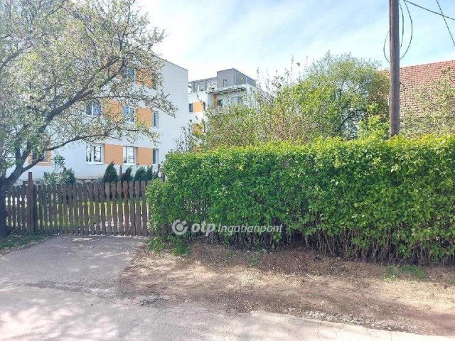 Eladó téglalakás, Pécsett 57.584 M Ft, 2 szobás